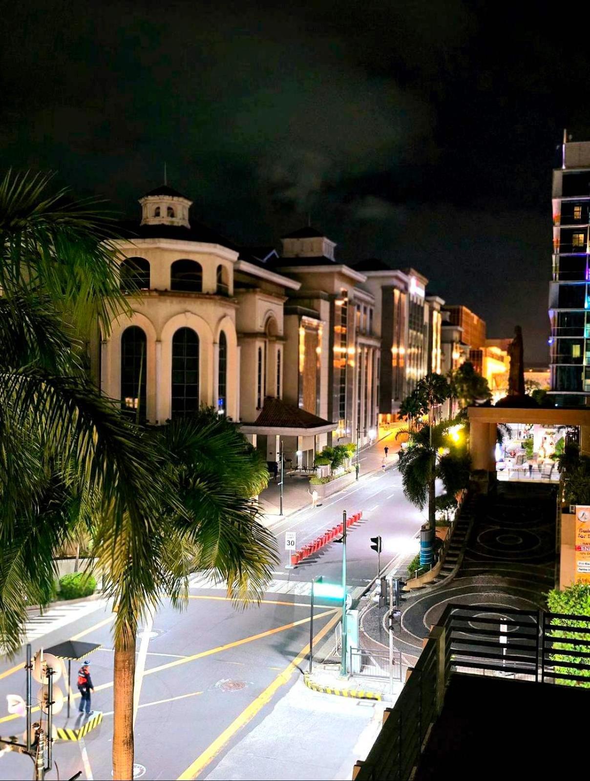 Airport Comfort Place Across Naia T3 Apartment Manila